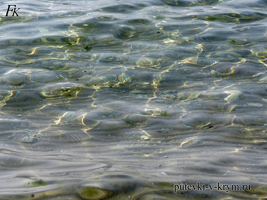 Чистейшая вода на пляже Черноморское Крым