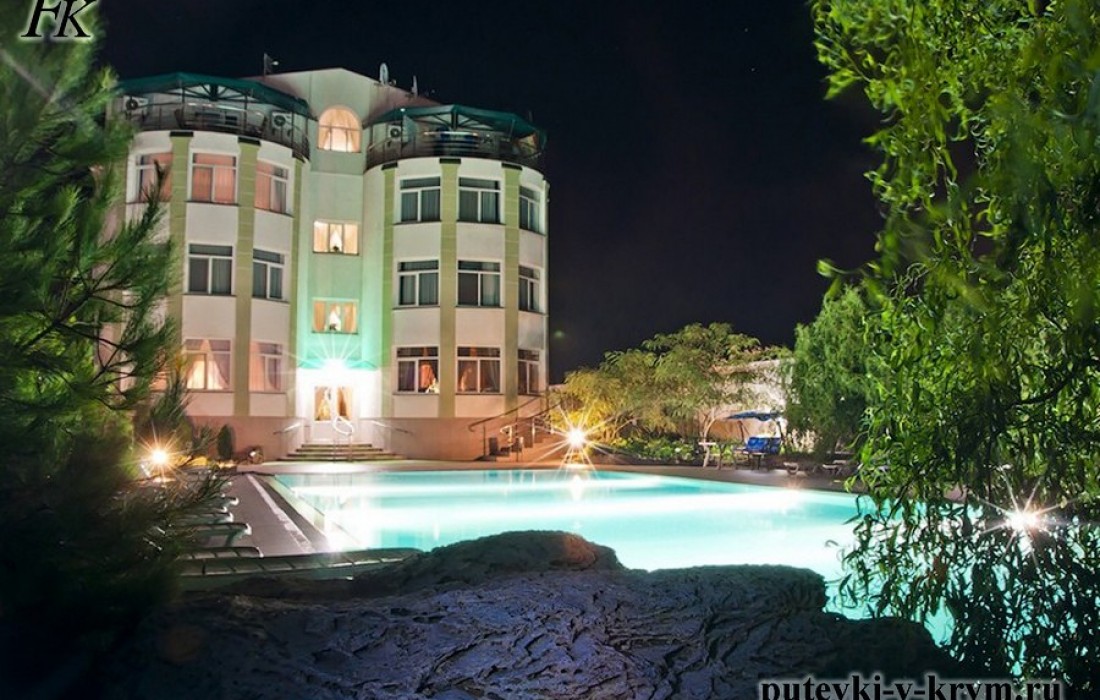Фото отели с бассейном в Крыму