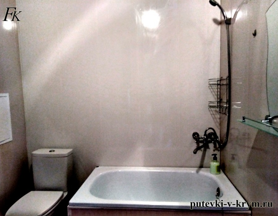В апартаментах небольшая ванная